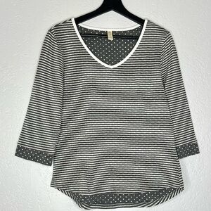 Adrienne Vittadini Women’s 3/4 Sleeve V-Neck Striped Hi-Low Top Large